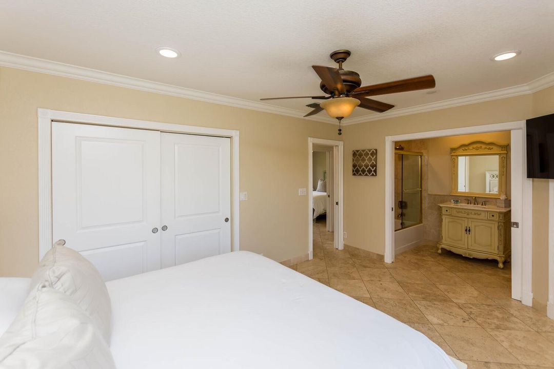 817 NE 71st St Boca Raton FL-large-031-0