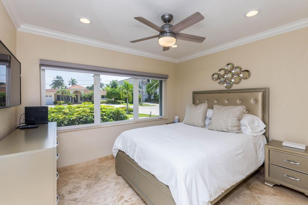 817 NE 71st St Boca Raton FL-large-039-0