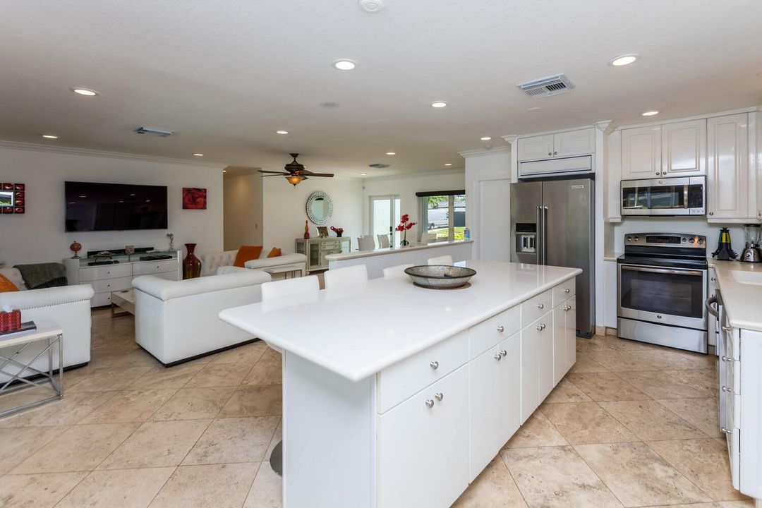 817 NE 71st St Boca Raton FL-large-018-0