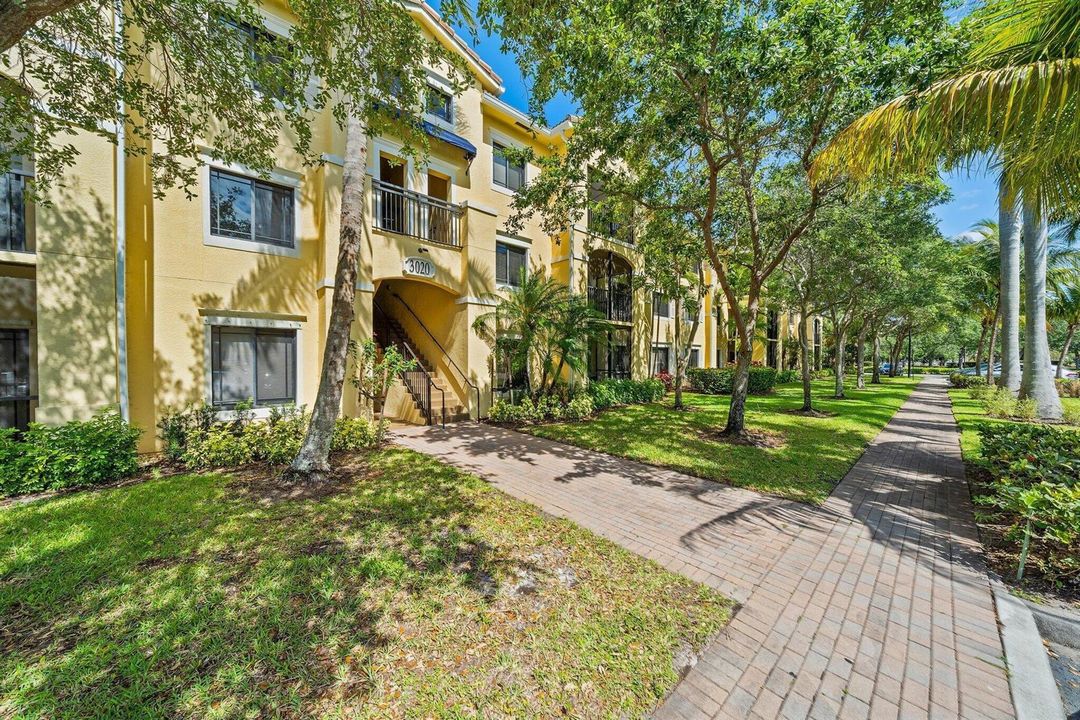 001-3020AlcazarPl202-PalmBeachGardens-FL