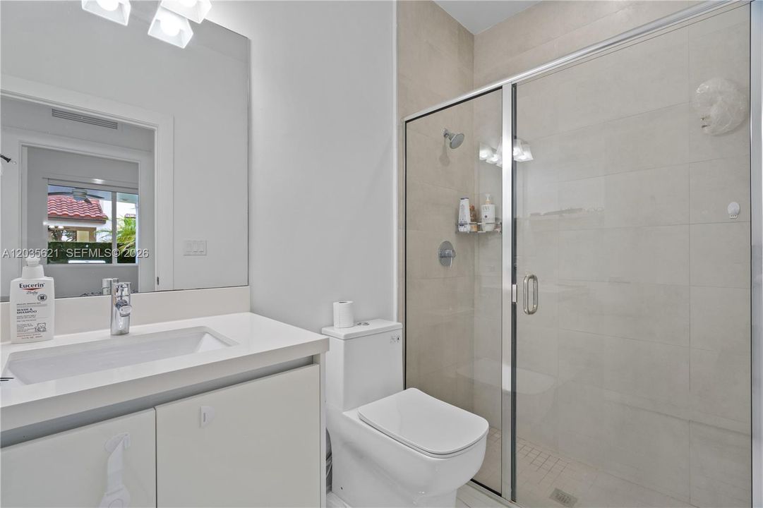 En Venta: $815,000 (3 camas, 3 baños, 1743 Pies cuadrados)