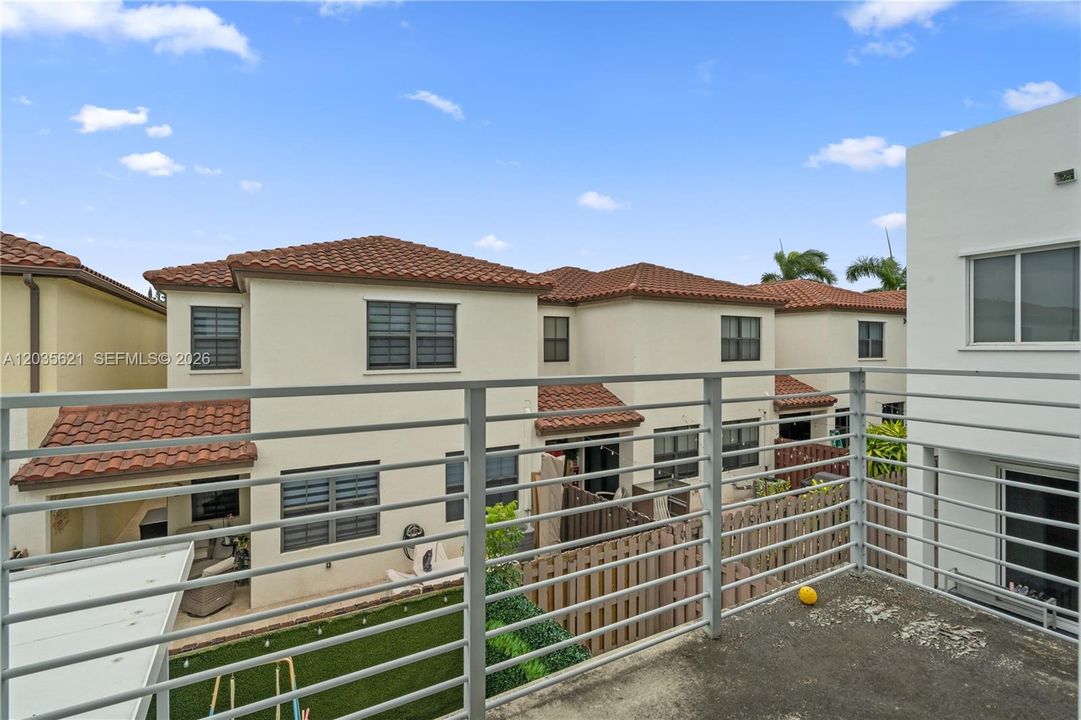 En Venta: $815,000 (3 camas, 3 baños, 1743 Pies cuadrados)