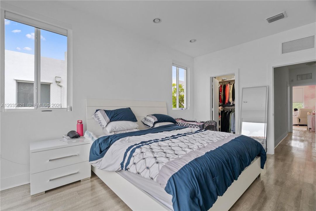 En Venta: $815,000 (3 camas, 3 baños, 1743 Pies cuadrados)