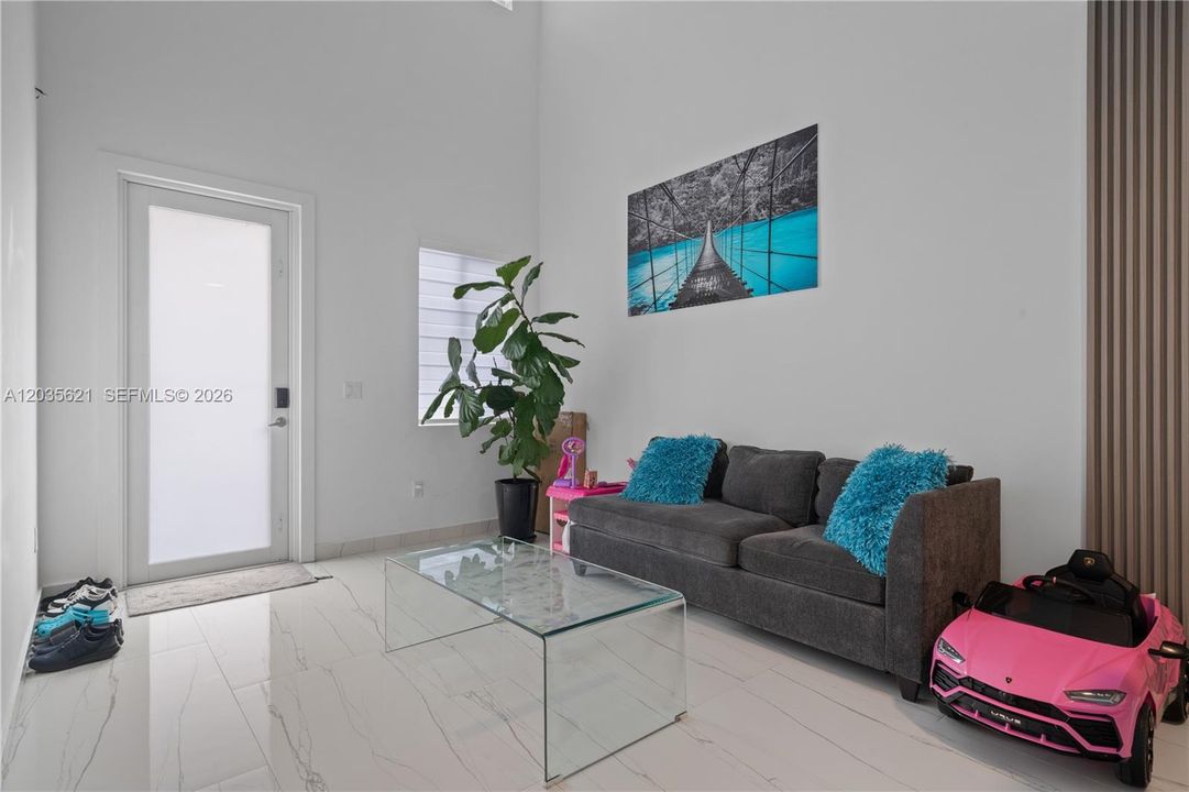 En Venta: $815,000 (3 camas, 3 baños, 1743 Pies cuadrados)