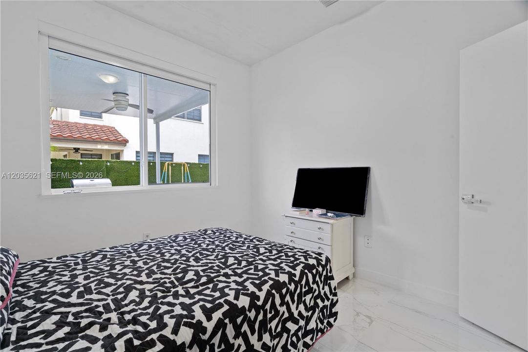 En Venta: $815,000 (3 camas, 3 baños, 1743 Pies cuadrados)
