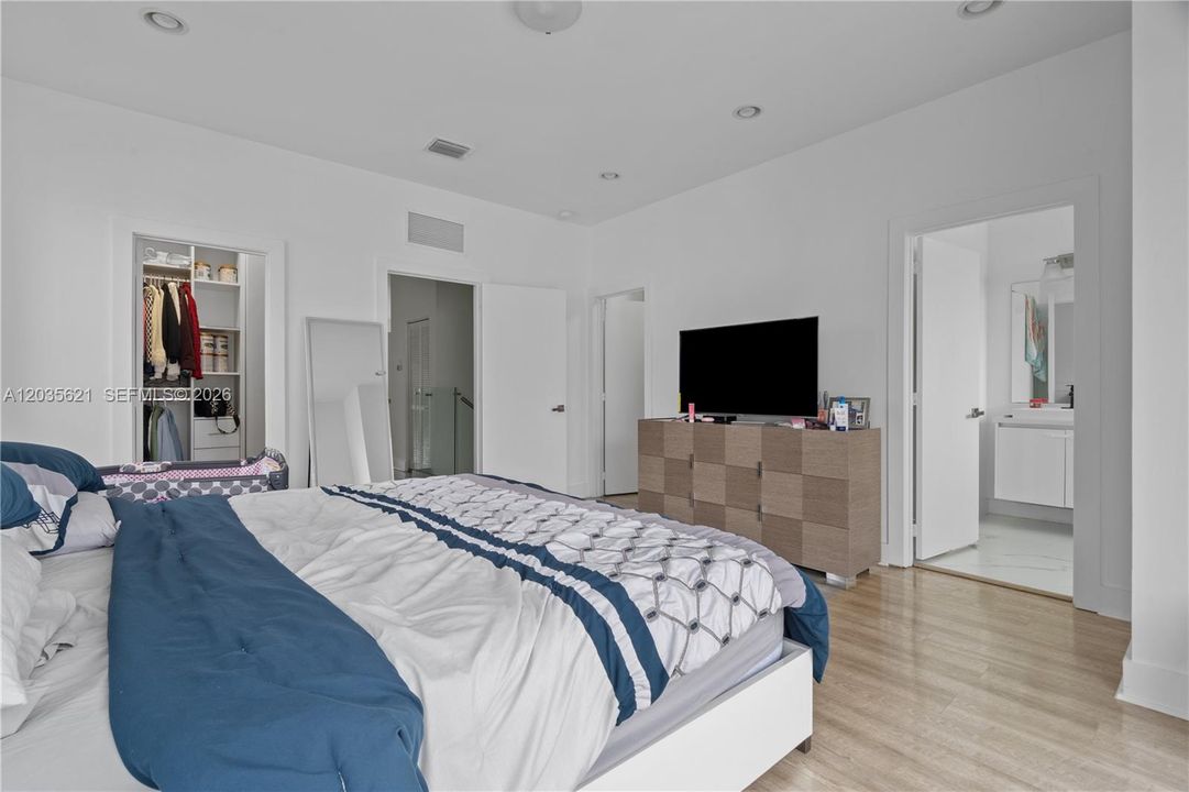 En Venta: $815,000 (3 camas, 3 baños, 1743 Pies cuadrados)