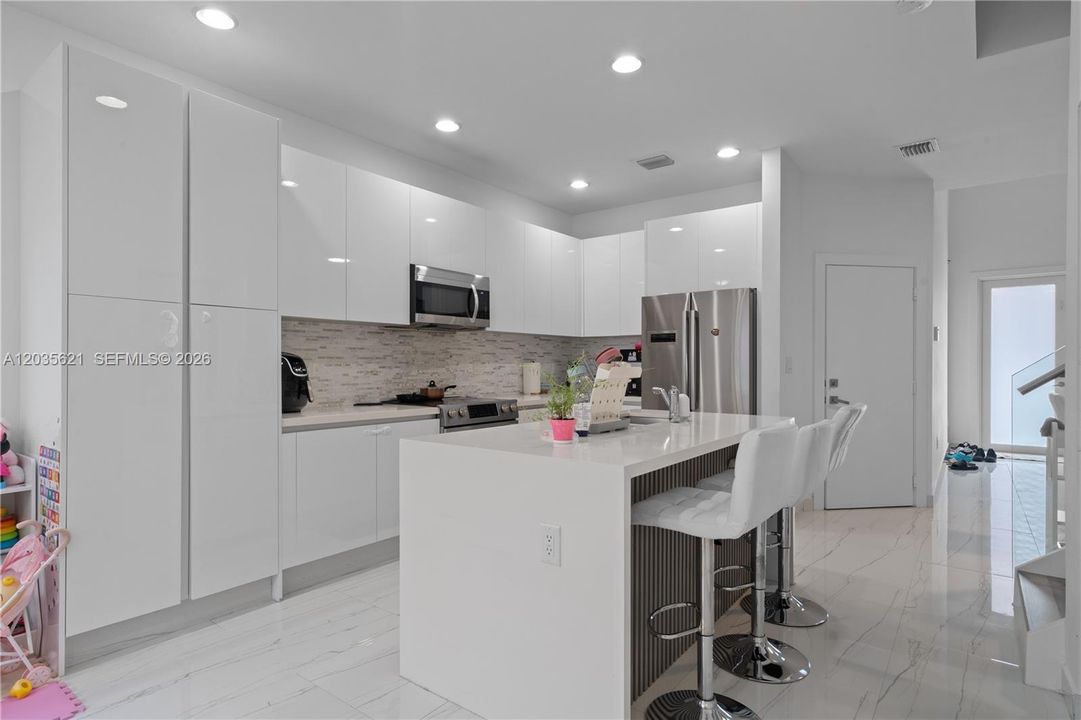 En Venta: $815,000 (3 camas, 3 baños, 1743 Pies cuadrados)