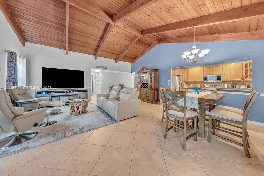 En Venta: $539,900 (4 camas, 2 baños, 1782 Pies cuadrados)