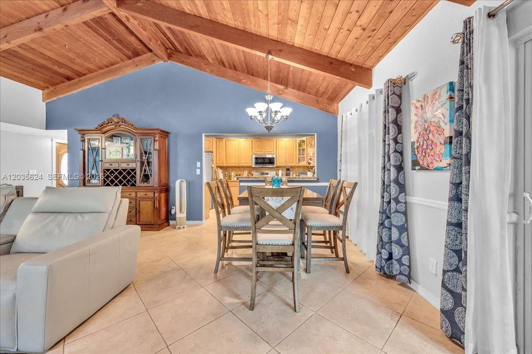 En Venta: $539,900 (4 camas, 2 baños, 1782 Pies cuadrados)