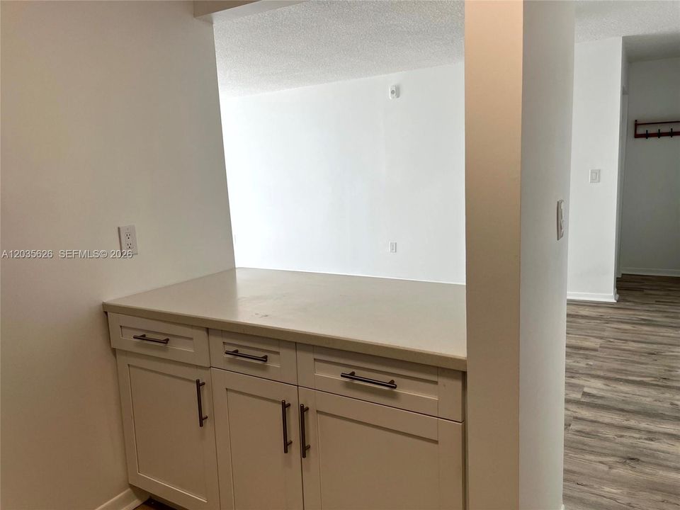 В аренду: $1,950 (1 спален, 1 ванн, 817 Квадратных фут)