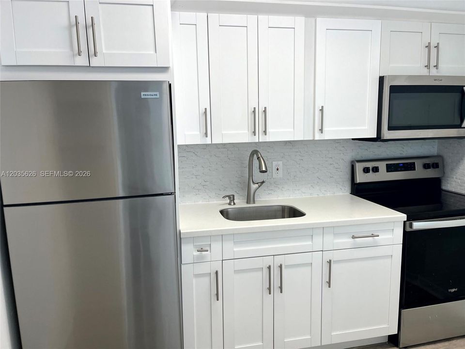 В аренду: $1,950 (1 спален, 1 ванн, 817 Квадратных фут)