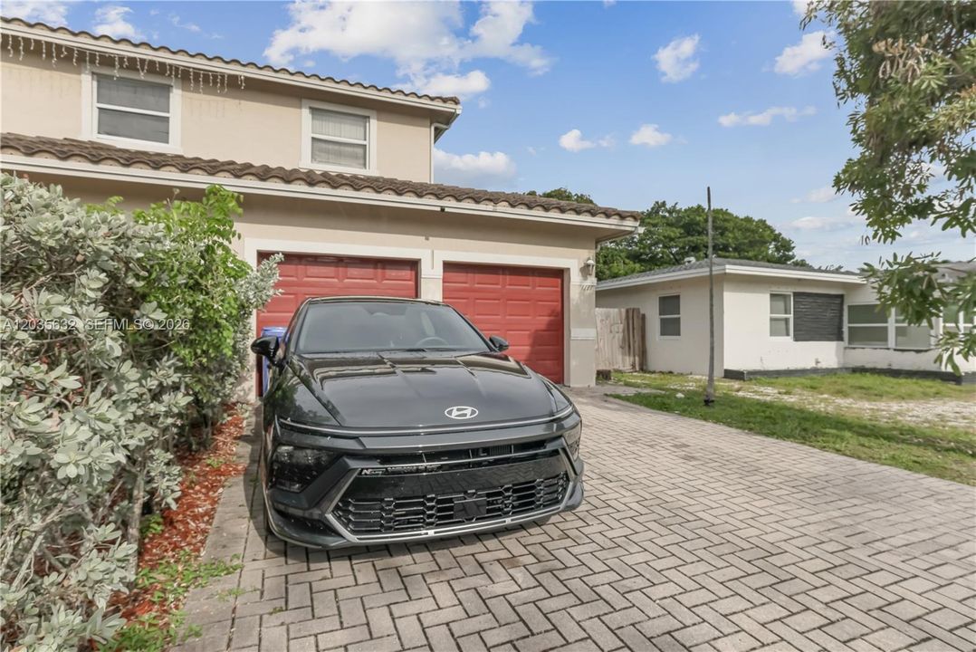 For Rent: $3,500 (3 beds, 2 baths, 2293 Square Feet)