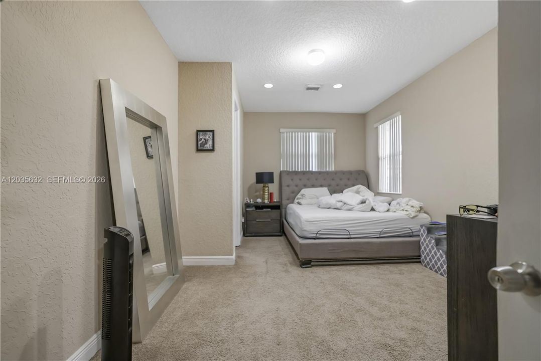 For Rent: $3,500 (3 beds, 2 baths, 2293 Square Feet)