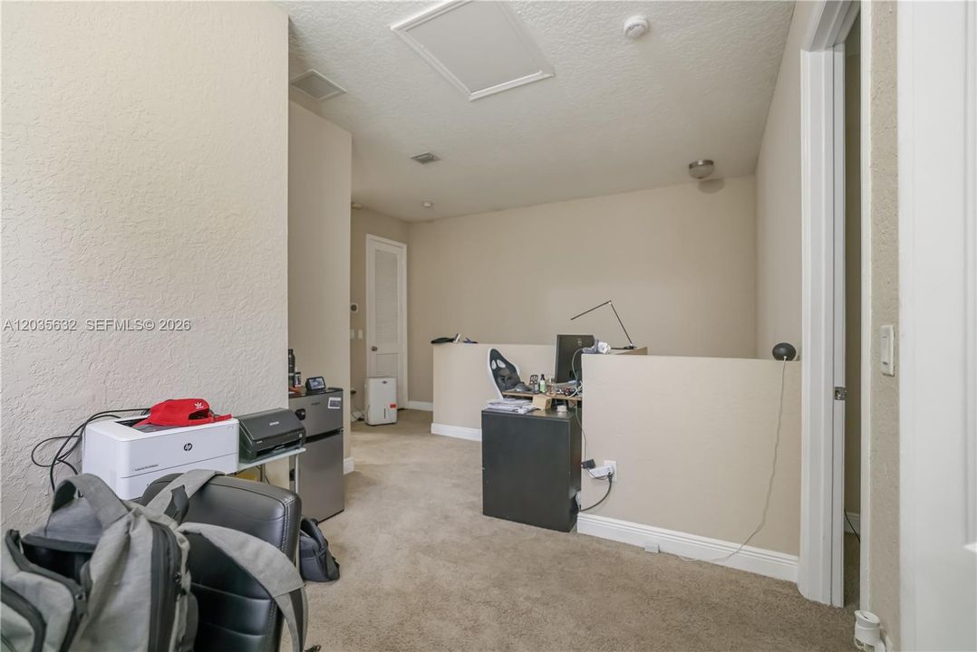 For Rent: $3,500 (3 beds, 2 baths, 2293 Square Feet)