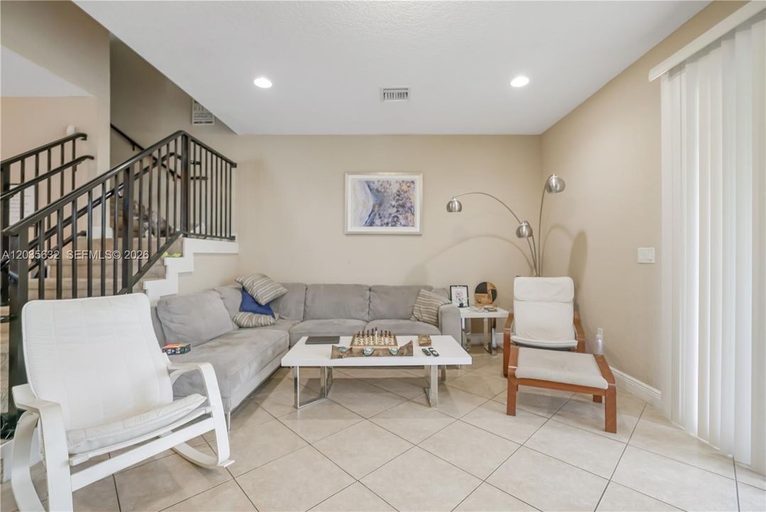 For Rent: $3,500 (3 beds, 2 baths, 2293 Square Feet)