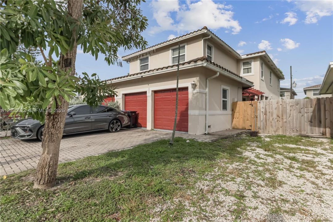 For Rent: $3,500 (3 beds, 2 baths, 2293 Square Feet)