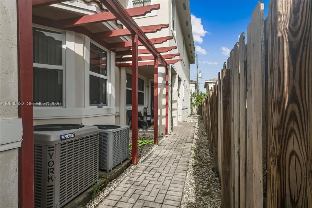 For Rent: $3,500 (3 beds, 2 baths, 2293 Square Feet)