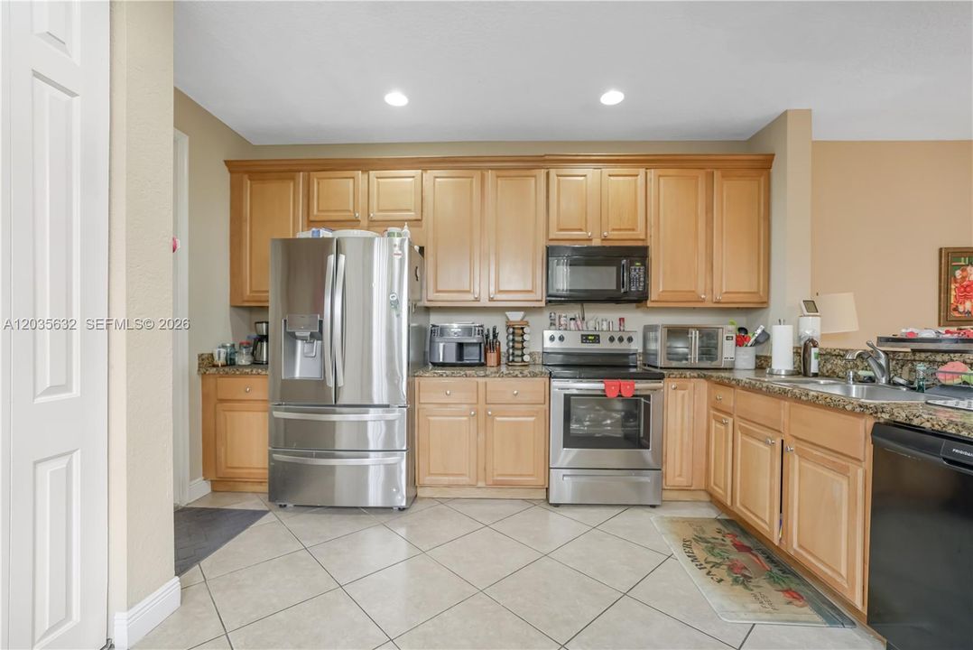 For Rent: $3,500 (3 beds, 2 baths, 2293 Square Feet)