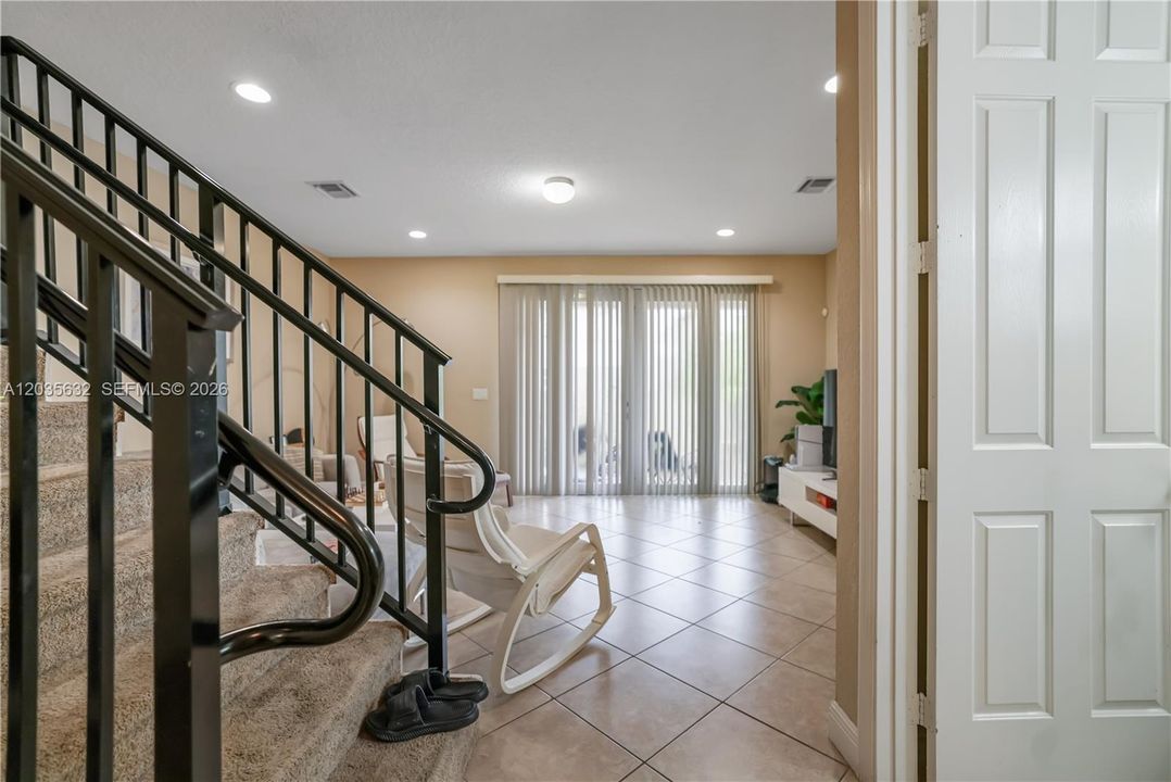 For Rent: $3,500 (3 beds, 2 baths, 2293 Square Feet)