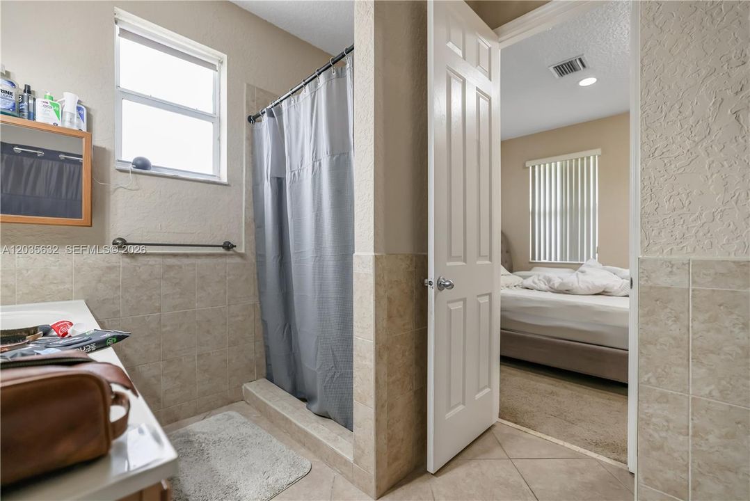 For Rent: $3,500 (3 beds, 2 baths, 2293 Square Feet)