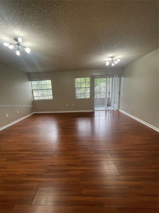 В аренду: $2,295 (2 спален, 2 ванн, 992 Квадратных фут)