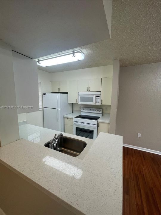 В аренду: $2,295 (2 спален, 2 ванн, 992 Квадратных фут)