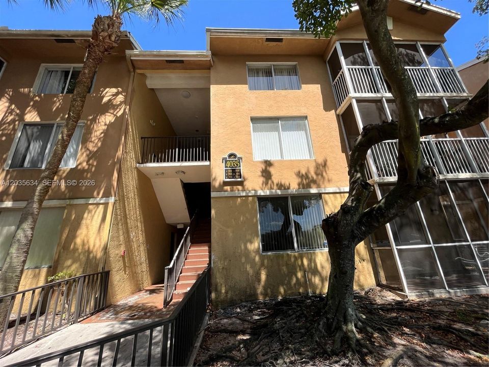 For Rent: $2,325 (3 beds, 2 baths, 1170 Square Feet)