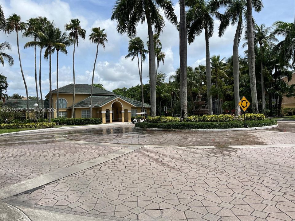 For Rent: $2,325 (3 beds, 2 baths, 1170 Square Feet)