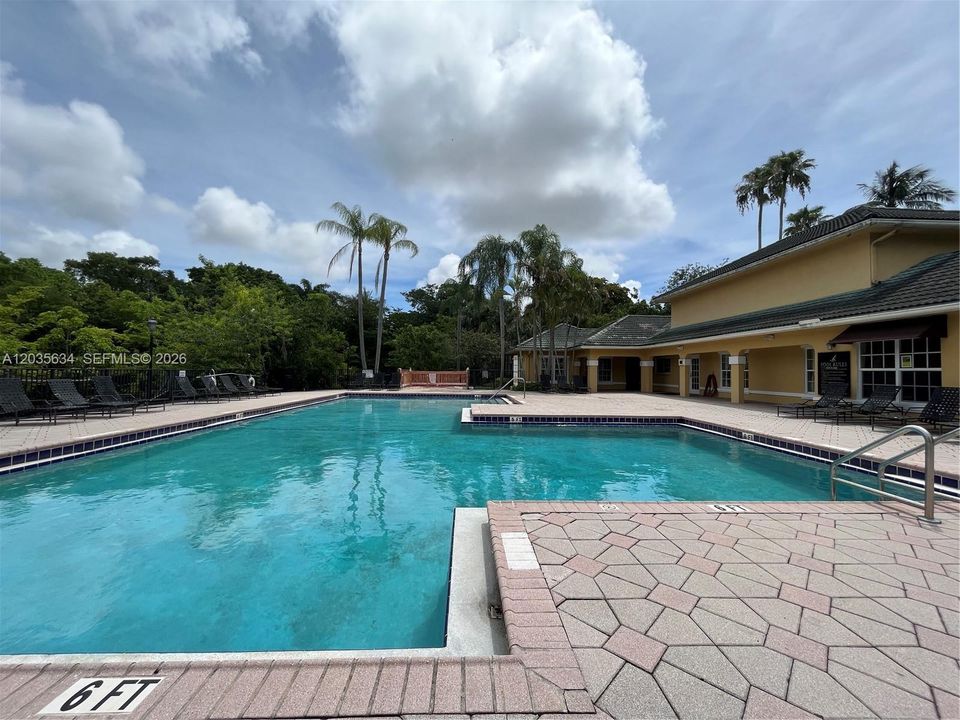 For Rent: $2,325 (3 beds, 2 baths, 1170 Square Feet)