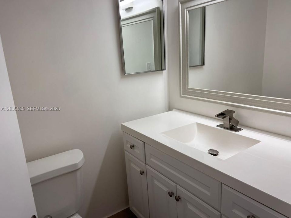 For Sale: $346,800 (1 beds, 1 baths, 900 Square Feet)