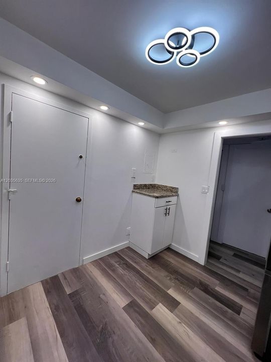 For Sale: $346,800 (1 beds, 1 baths, 900 Square Feet)