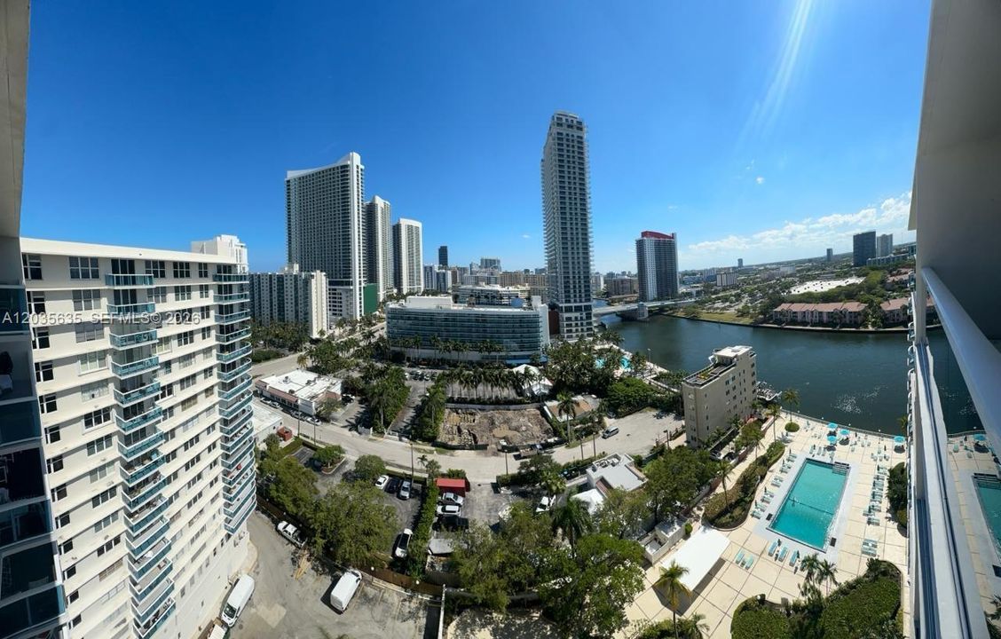For Sale: $346,800 (1 beds, 1 baths, 900 Square Feet)