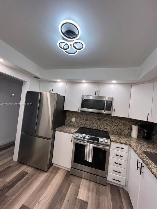 For Sale: $346,800 (1 beds, 1 baths, 900 Square Feet)