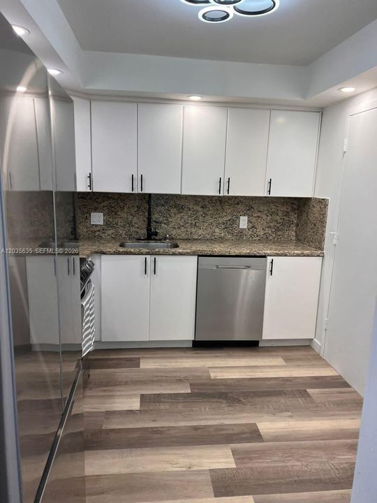 For Sale: $346,800 (1 beds, 1 baths, 900 Square Feet)