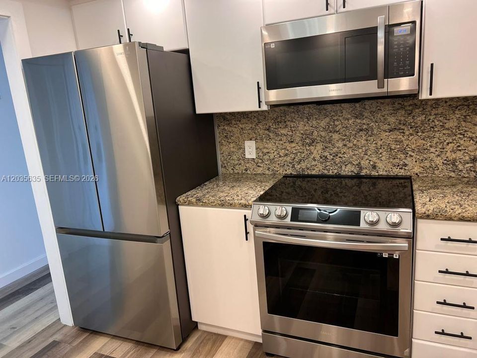 For Sale: $346,800 (1 beds, 1 baths, 900 Square Feet)