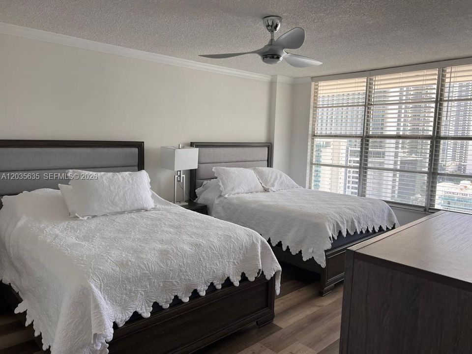 For Sale: $346,800 (1 beds, 1 baths, 900 Square Feet)