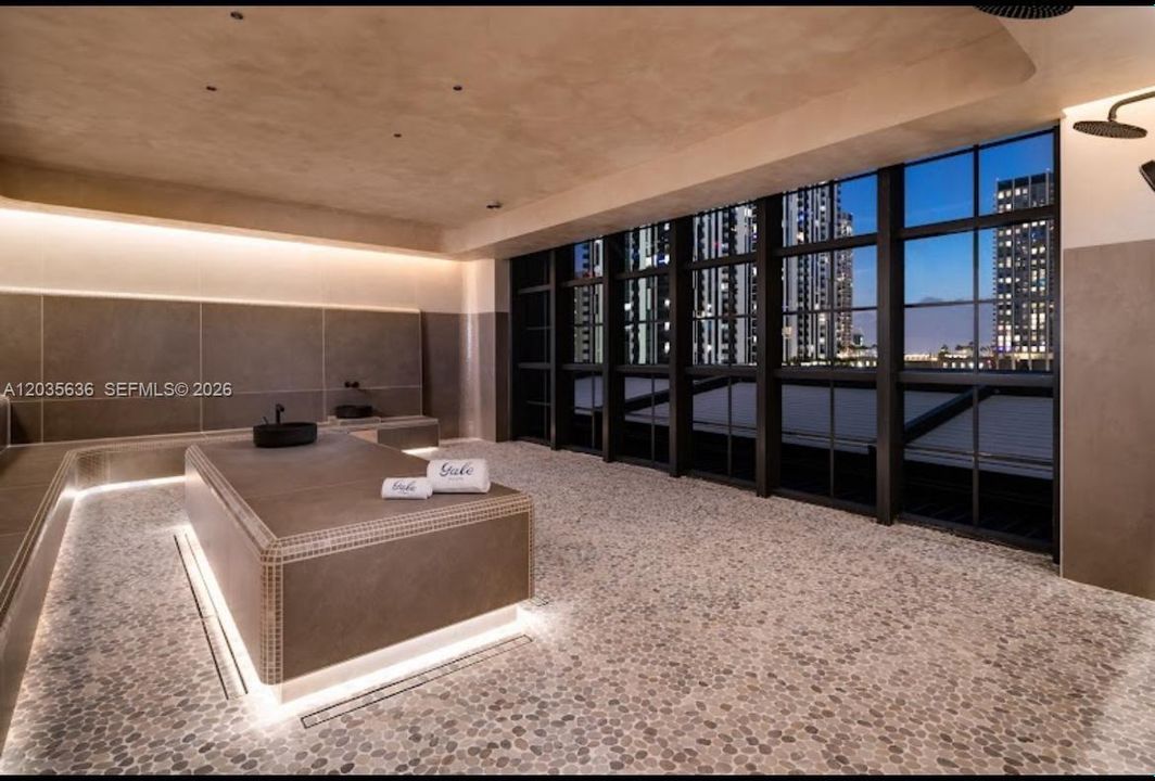 For Sale: $399,000 (0 beds, 1 baths, 410 Square Feet)