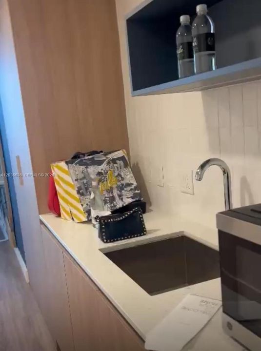 For Sale: $399,000 (0 beds, 1 baths, 410 Square Feet)