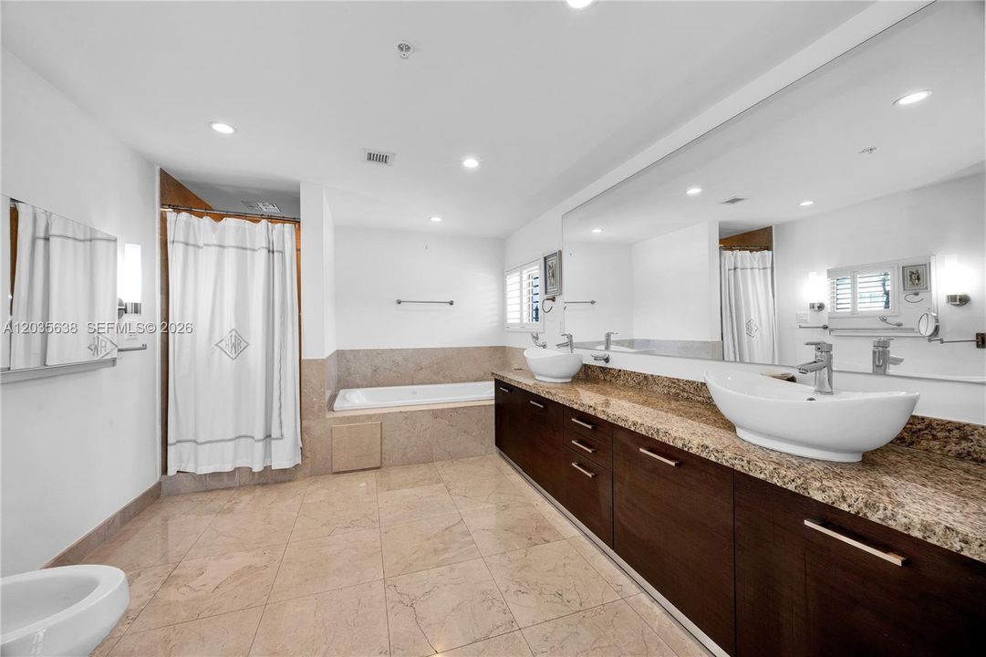En Venta: $2,250,000 (4 camas, 4 baños, 2483 Pies cuadrados)