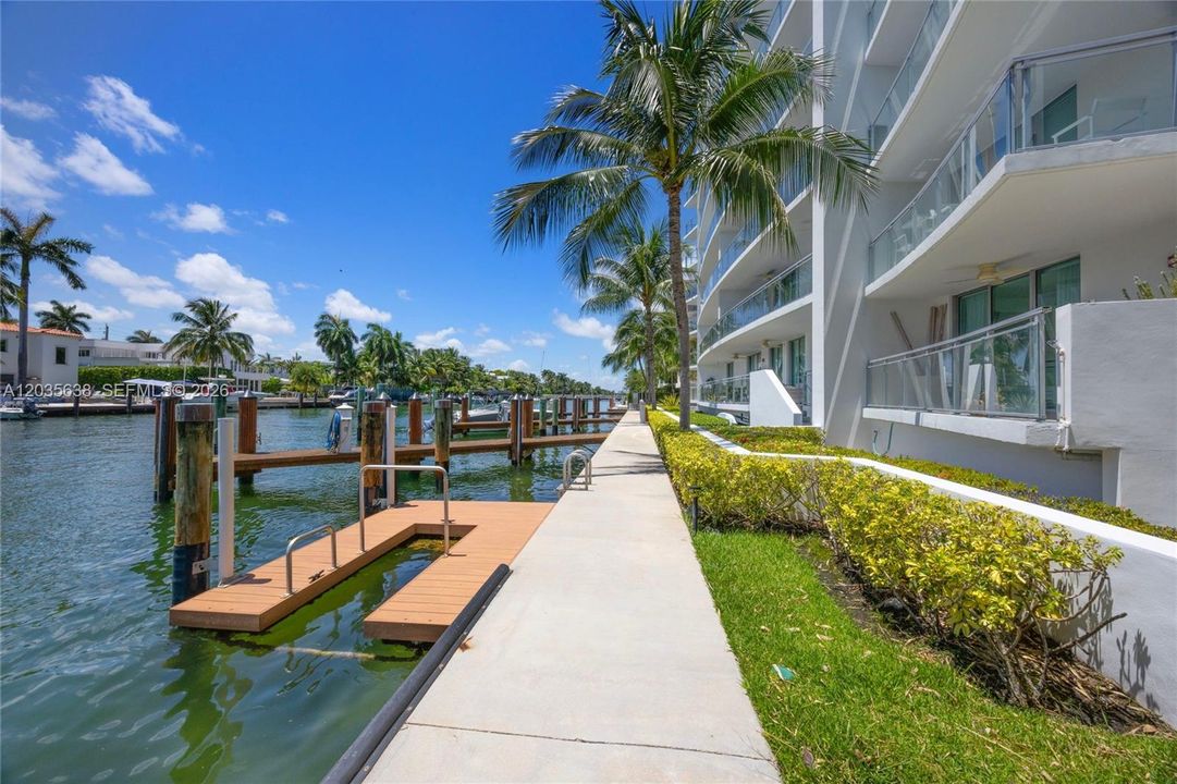 En Venta: $2,250,000 (4 camas, 4 baños, 2483 Pies cuadrados)