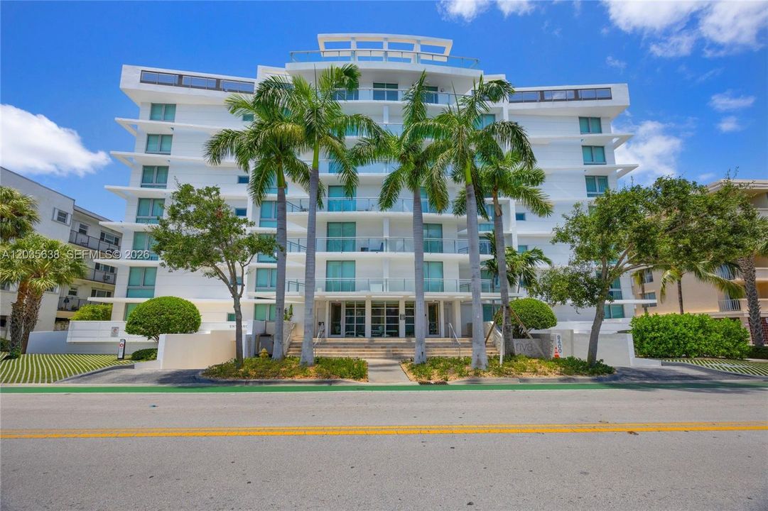 En Venta: $2,250,000 (4 camas, 4 baños, 2483 Pies cuadrados)