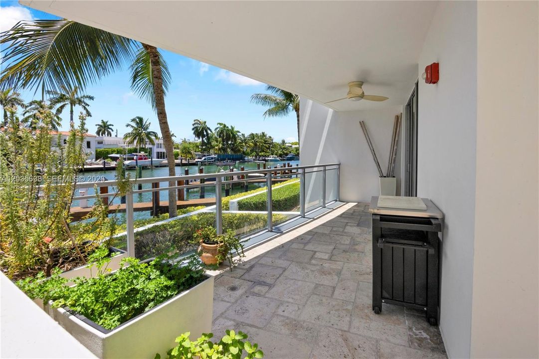 En Venta: $2,250,000 (4 camas, 4 baños, 2483 Pies cuadrados)
