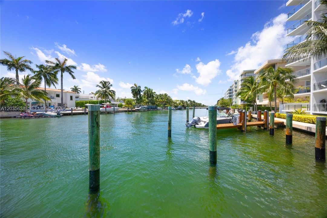 En Venta: $2,250,000 (4 camas, 4 baños, 2483 Pies cuadrados)