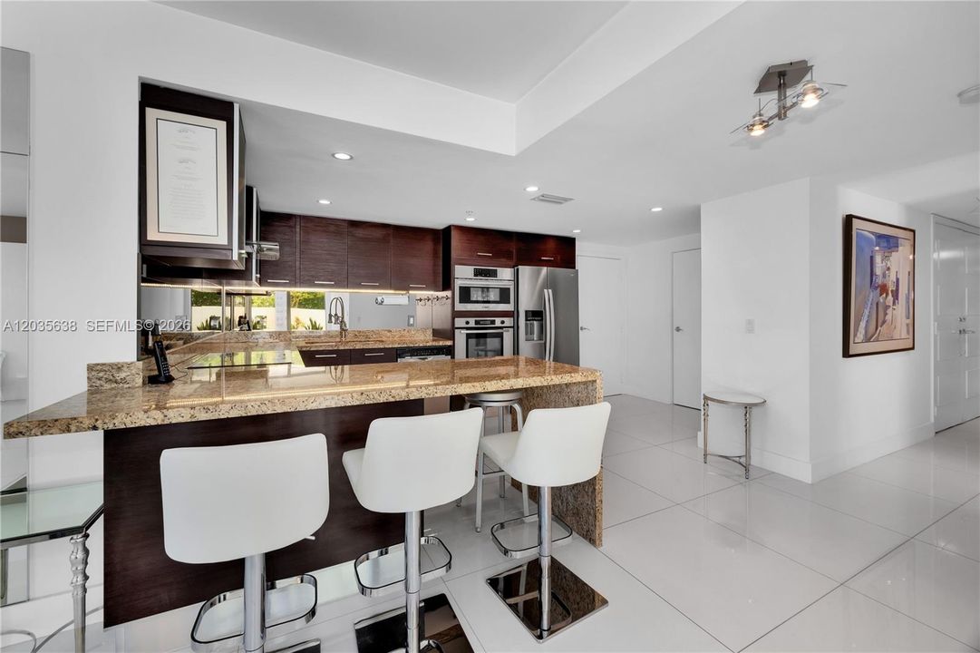 En Venta: $2,250,000 (4 camas, 4 baños, 2483 Pies cuadrados)