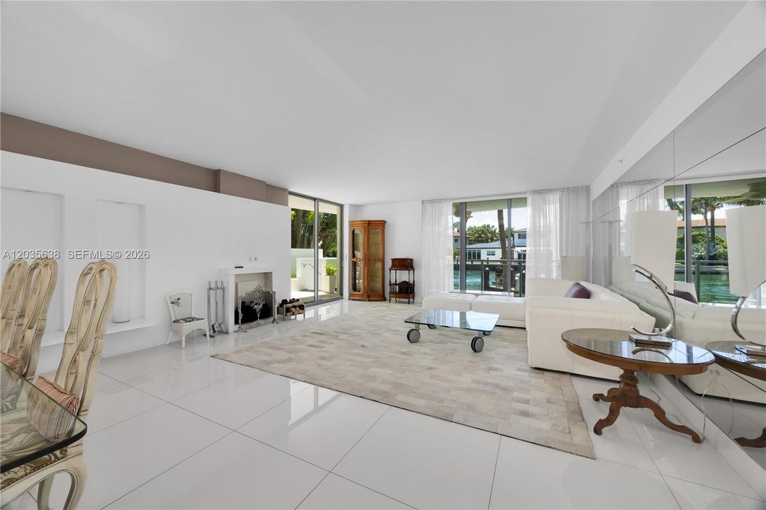 En Venta: $2,250,000 (4 camas, 4 baños, 2483 Pies cuadrados)