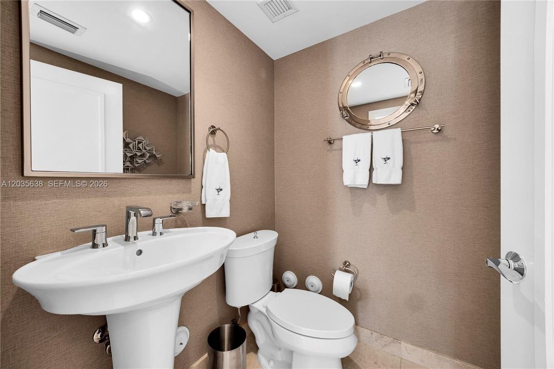 En Venta: $2,250,000 (4 camas, 4 baños, 2483 Pies cuadrados)