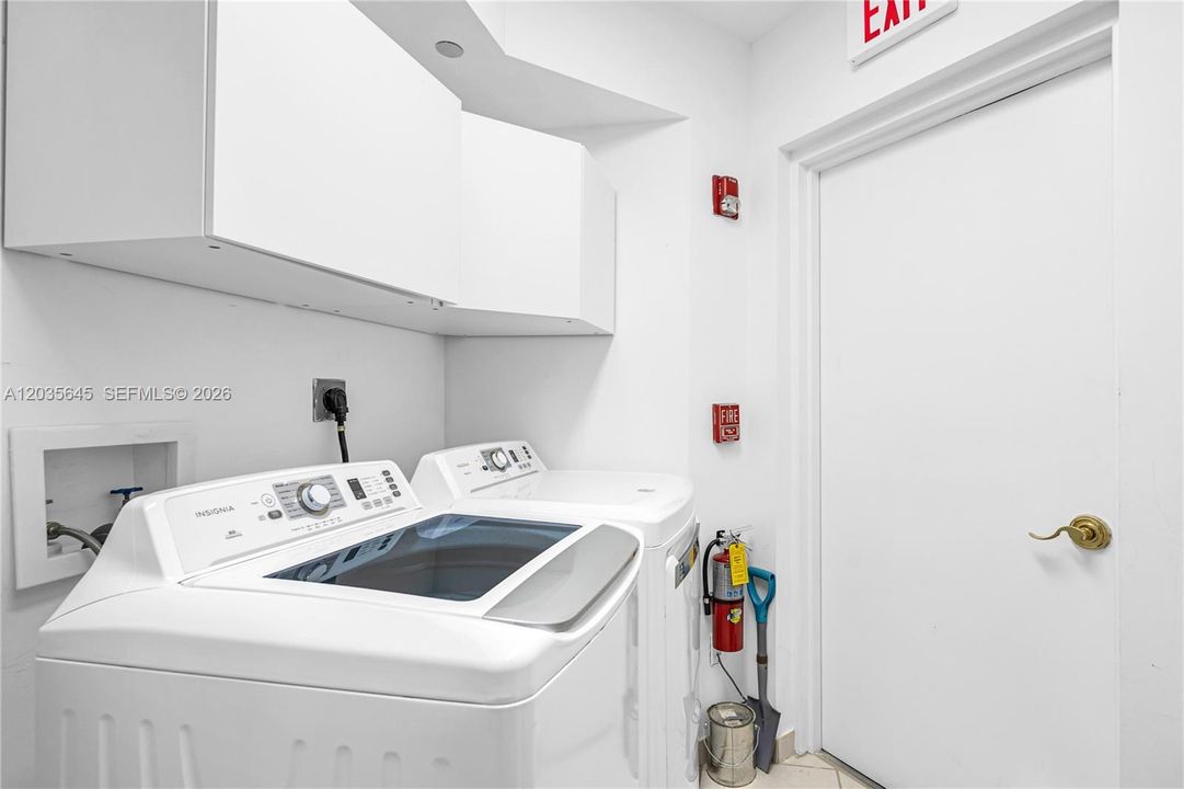 For Sale: $1,195,000 (3 beds, 2 baths, 1457 Square Feet)