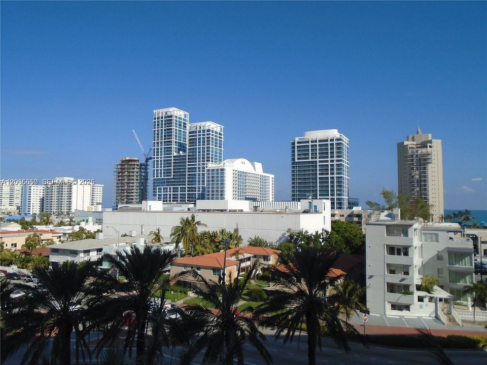 For Sale: $230,000 (1 beds, 1 baths, 910 Square Feet)