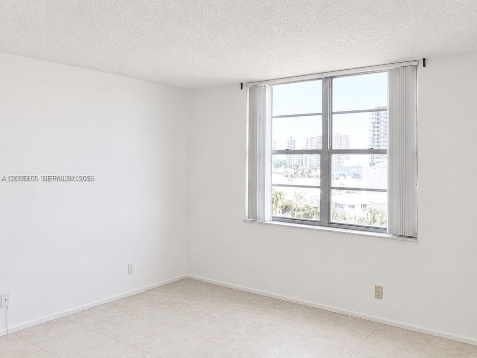 For Sale: $230,000 (1 beds, 1 baths, 910 Square Feet)