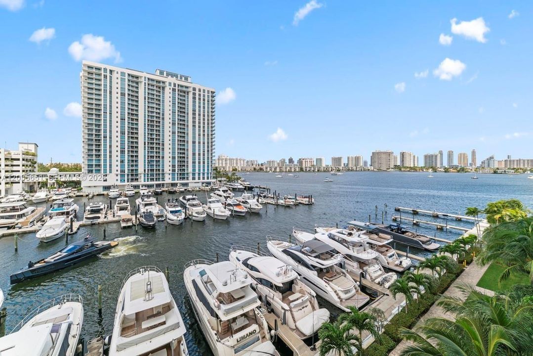 For Sale: $965,000 (2 beds, 2 baths, 1459 Square Feet)